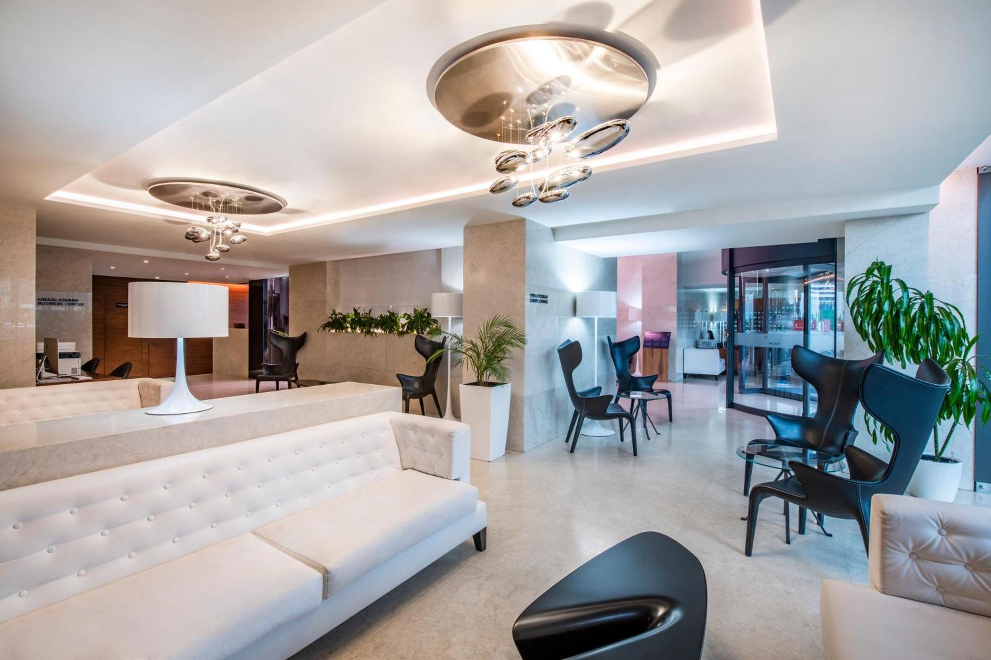 Alliance Palace Batumi Exterior foto Lobby