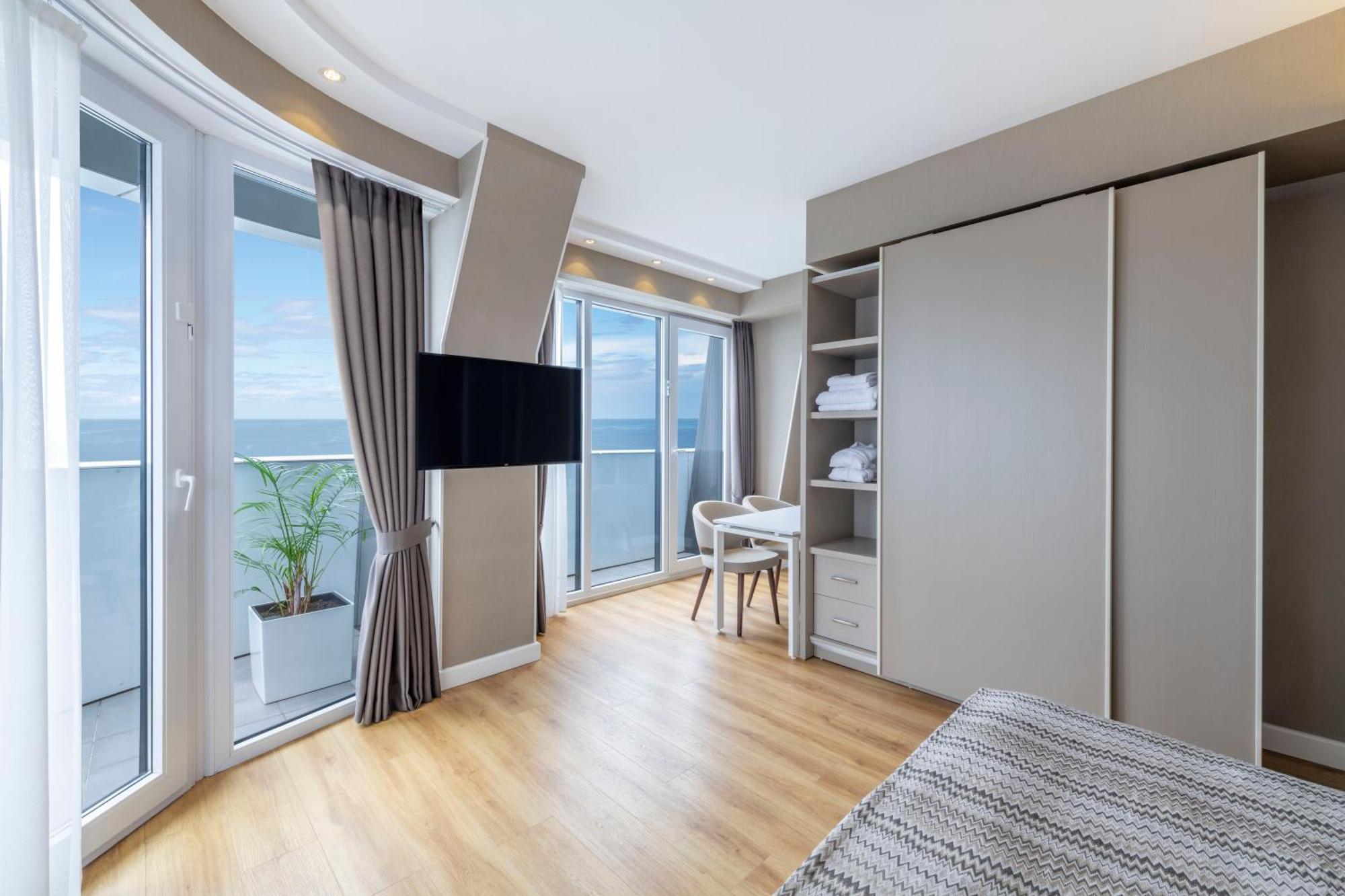 Alliance Palace Batumi Exterior foto A bedroom at the complex