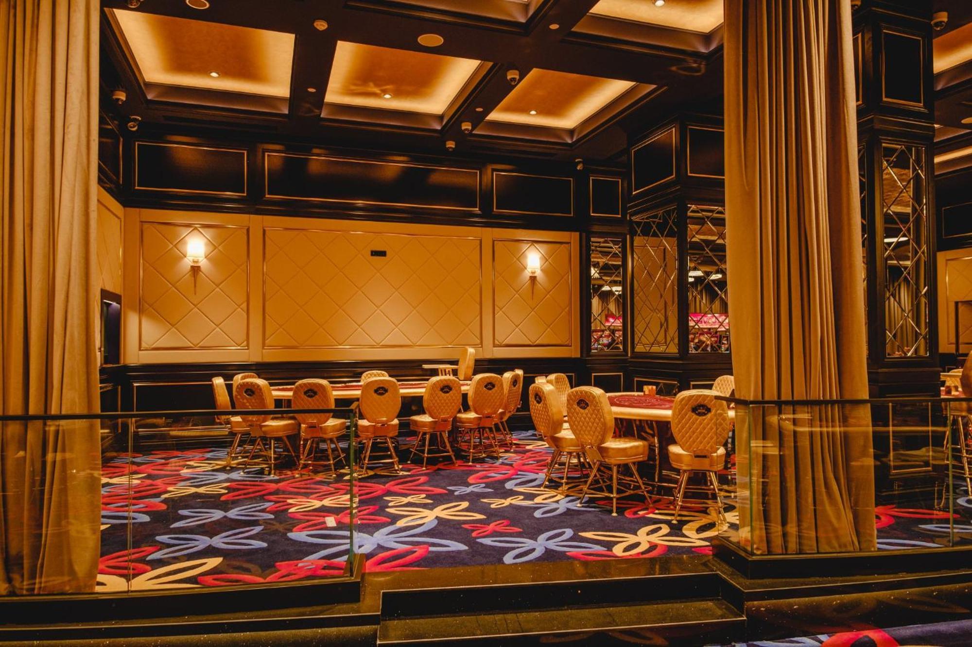 Alliance Palace Batumi Exterior foto The poker room at Wynn